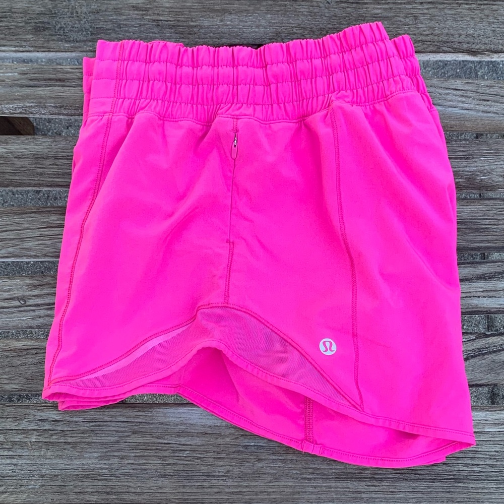Lululemon hotty hot shorts 2.5”